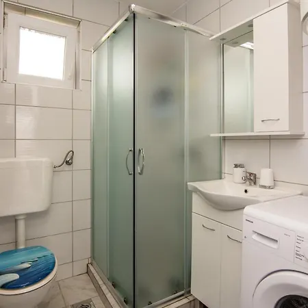 Апартаменты With Parking Space - Lozice, - 21777 Вир