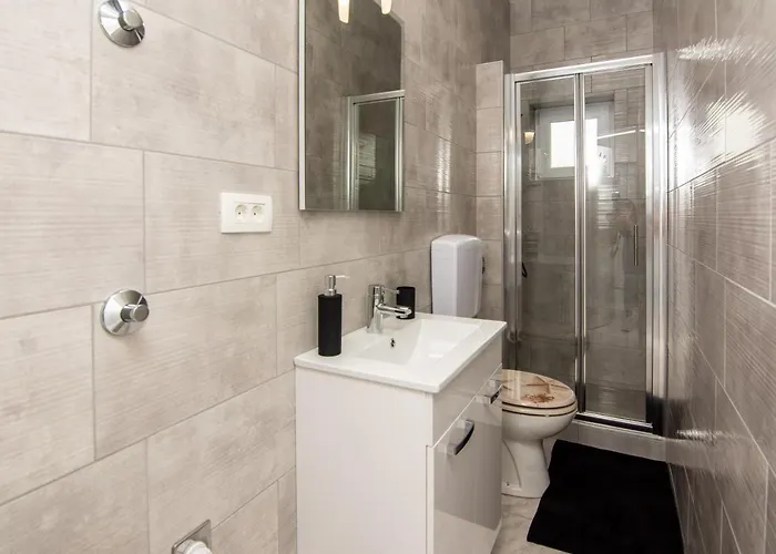 With Parking Space - Lozice, - 21777 ヴィル